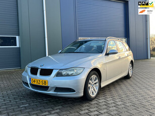 BMW 3-serie Touring 318i Business Line | Cruise + Clima + Navi