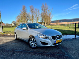 Volvo S60 1.6 T3 Kinetic / 150pk / Trekhaak / Navigatie /