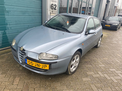 Alfa Romeo 147 1.6 T.Spark Distinctive inrulkoopje!!