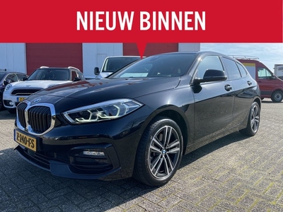 BMW 1-serie 118i Sport Line (bj 2020, automaat)