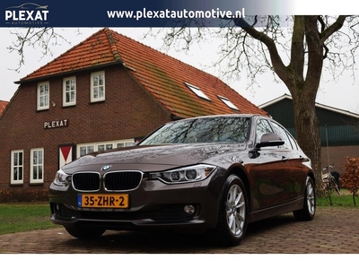 BMW 3-serie 320i Upgrade Edition Xenon verlichting