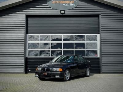 BMW M3 3-serie e36 M3 4drs auto zwart uniek!