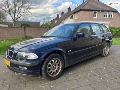 BMW 3-serie Touring 318i Executive met Airco en Trekhaak!