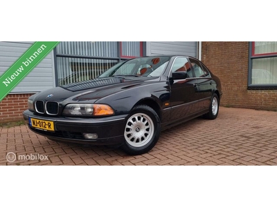 BMW 5-serie 523i Airco/Lederen bekleding/youngtimer