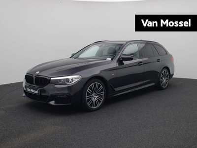 BMW 5-serie Touring 520d High Executive Edition | M-PAKKET | LEDEREN BEKLEDING | ACHTERUITRIJCAMERA | NAVIGATIE | MEMORYSEATS | ELEKTRISCHE WEGKLAPBARE TREKHAAK | STOELVENTILATIE | STOELVERWARMING | CLIMATE CONTROL | CRUISE CONTROL | VIRTUAL COCKPIT |