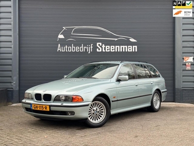 BMW 5-serie Touring 520i Executive Youngtimer Nieuwstaat