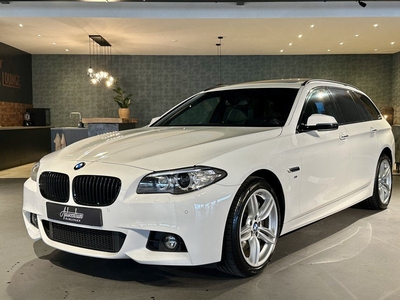 BMW 5 Serie Touring 530d High Exe I M-Sportpakket I Pano I 19