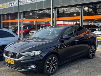 Fiat Tipo BWJ 2016 / 1.4 16V 96 PK Lounge / Clima / Navi /