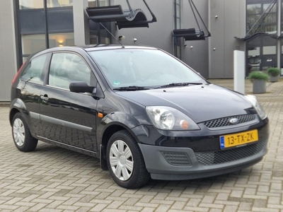 Ford Fiesta 1.3-8V Champion Zwart