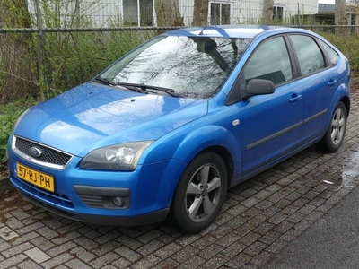 Ford Focus 1.6-16V First Edition - Waterpomp defect