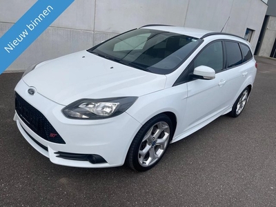 Ford Focus 2.0 ST-2 topstaat 1e eigenaar !!!