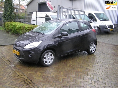 Ford Ka 1.2 Champions Edition start/stop motor storing goed