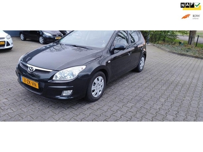 Hyundai I30 1.6i Dynamic bj 2008 airco/navi