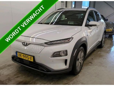 Hyundai KONA EV Premium 64 kWh 100%EV. *€2.000,- SUBSIDIE* / Navigatie / Pdc+Camera / Xenon / Leder / Stoelverwarming / Lmv