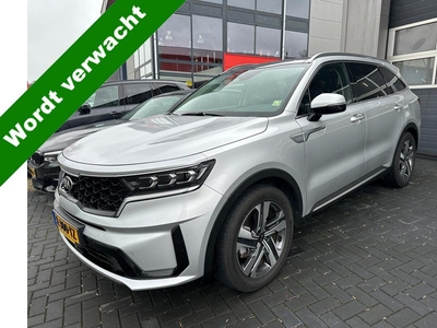 Kia Sorento 1.6 T-GDI 266 pk Plug-in Hybrid 4WD DynamicPlusLine 7p. / NL-auto/ NL-auto/ Marge-auto/ Leder/ Sportstoelen/ Stoel.verw/ Camera/ Keyless/ Pano-dak/ Trekhaak/ 19 inch lmv