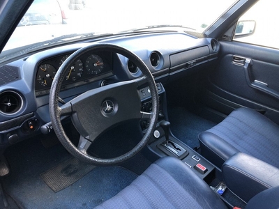 Mercedes-Benz * 200-280 (W123) * 250 Barn find from France.