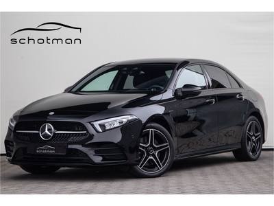 Mercedes-Benz A-Klasse 250 e AMG Night Edition, Widescreen