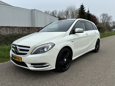 Mercedes-Benz B-Klasse 180 Ambition / NAVI / LEER / AIRCO /