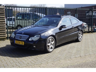 Mercedes-Benz C-klasse Sportcoupé 180 K. Avantgarde Pan.dak