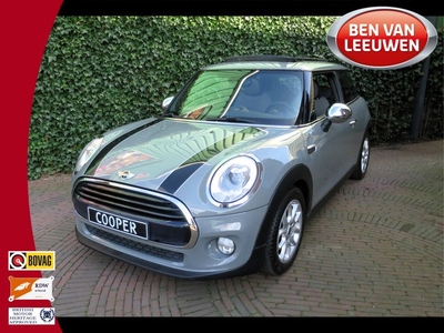 MINI Cooper 1.5 Chili F56 met Pano.dak, Navi, Union Jack