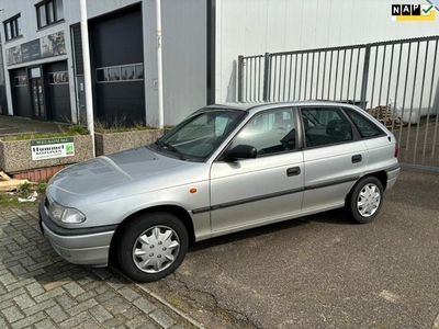 Opel Astra 1.6i Edition Een mooie( Youngtimer) Automaat.