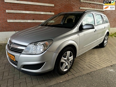 Opel Astra Wagon 1.6 Essentia, Navigatie, Cruise Control