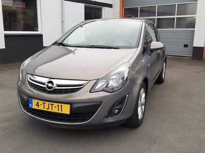 Opel Corsa 1.2-16V Design Edition Automatische airco, licht