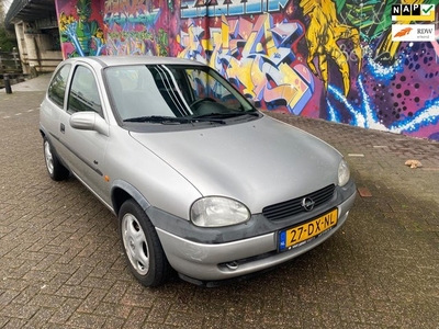 Opel Corsa 1.4i-16V Sport airco elektrische ramen