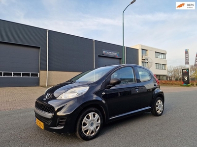 Peugeot 107 1.0-12V XR 5 DEUR AIRCO 2 X SLEUTELS