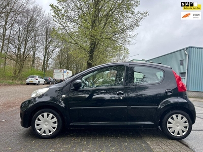 Peugeot 107 1.0-12V XR stuurbekrachtiging nette auto! weinig km 2de eigenaar nieuwe apk!!