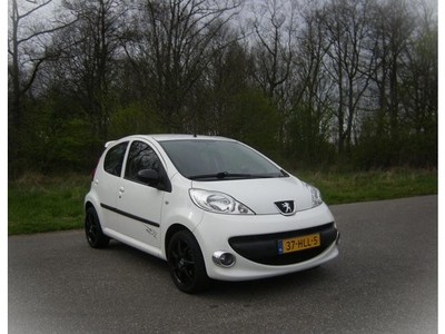 Peugeot 107 1.0-12V XS . LMV . Airco . Achter spoiler . elc