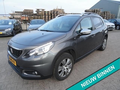 Peugeot 2008 1.2 PureTech Met ECC NAVIG CAR APPLE PLAY