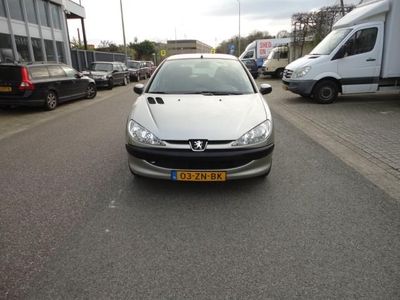 Peugeot 206 1.1 XR winig Kilometer.nieuweA.P.K geldig