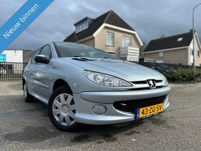 Peugeot 206 1.4 Forever (bj 2008)