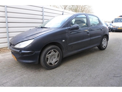 Peugeot 206 1.4 XR nw apk 1-4-2025 heeft gebruikers sporen