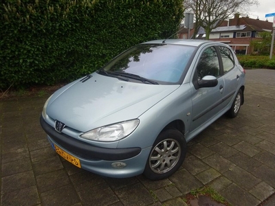 Peugeot 206 1.6-16V Gentry