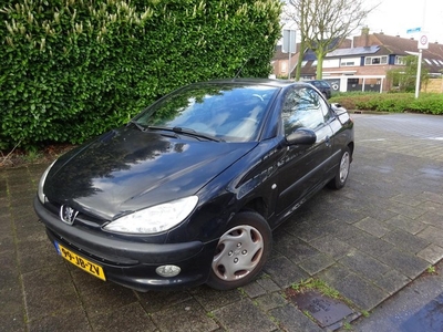 Peugeot 206 CC 1.6-16V met jaar APK dak gaat nietopen