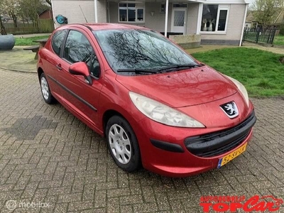 Peugeot 207 1.4-16V XR 