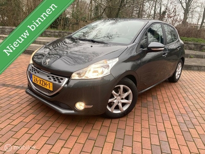 Peugeot 208 1.4 e-HDi Active AUTOMAAT, TREKHAAK