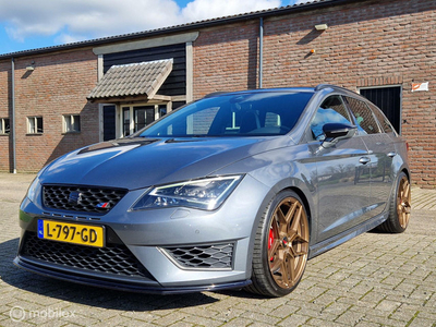 Seat Leon ST 2.0 TSI Cupra 290 Connect/ line assist/ camera/ 19INCH/ Zeer mooie auto