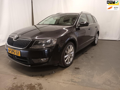 Skoda Octavia Combi 1.2 TSI Greentech Elegance Businessline - Trekhaak - Parkeersensor