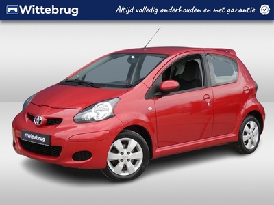 Toyota Aygo 1.0-12V Aspiration Red Navigator Airco