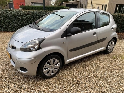 Toyota Aygo 1.0-12V Now (bj 2012)