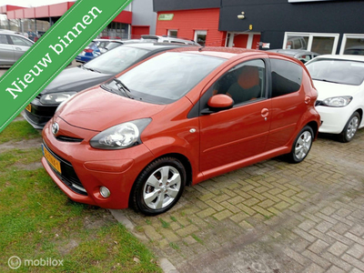 Toyota Aygo 1.0 VVT-i Dynamic Orange