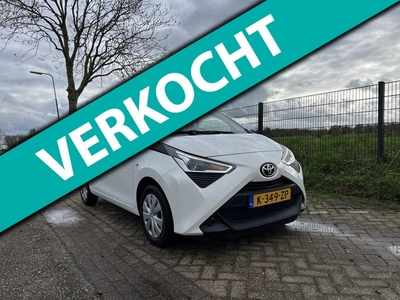 Toyota Aygo 1.0 VVT-i x Navigatie, Apple Car-Play, Airco, Bluetooth, 1e eigenaar, Dealeronderhouden en boekjes aanwezig