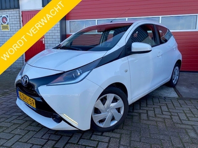 Toyota Aygo 1.0 VVT-i x-play CAMERA / AIRCO / BLUETOOTH /