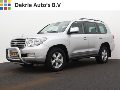 Toyota Land Cruiser V8 *YOUNGTIMER* Automaat 4.5 D-4D VX 5p. / Apk 02-2025 / Airco / Navigatie / Trekhaak / Privacy-Glass / Cruise-ctr.