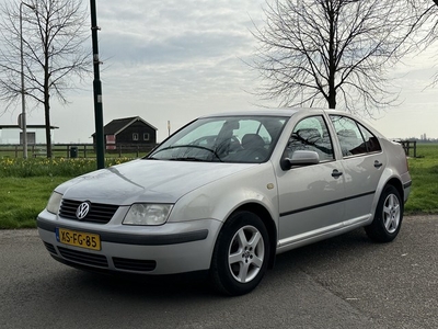 Volkswagen Bora 1.6 Trendline * Airco * 5Drs * KOOPJE! *