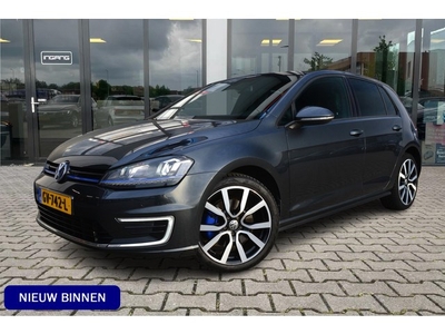 Volkswagen Golf 1.4 TSI GTE Pano Leder 18 Inch