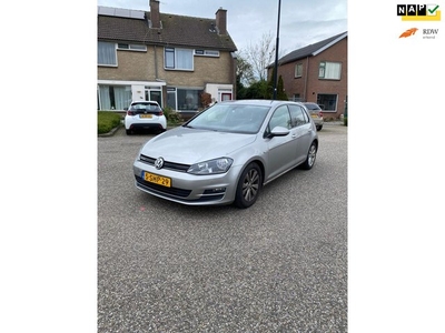 Volkswagen Golf 1.6 TDI Highline BlueMotion